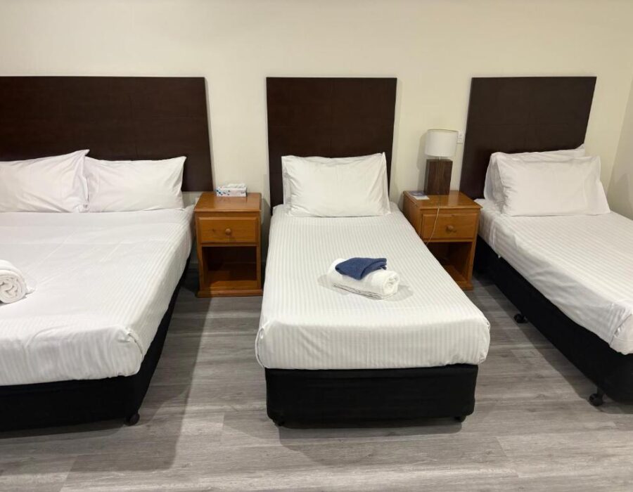 Family-Room 3 Single Beds