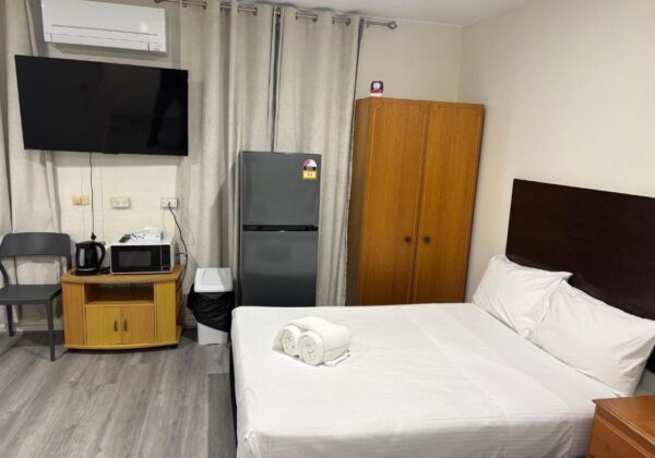 Family Room with 1 Queen Bed and 3 Single Beds