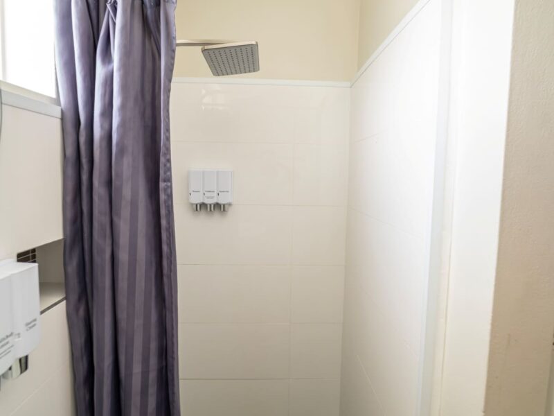 Standard Queen Room Bathroom